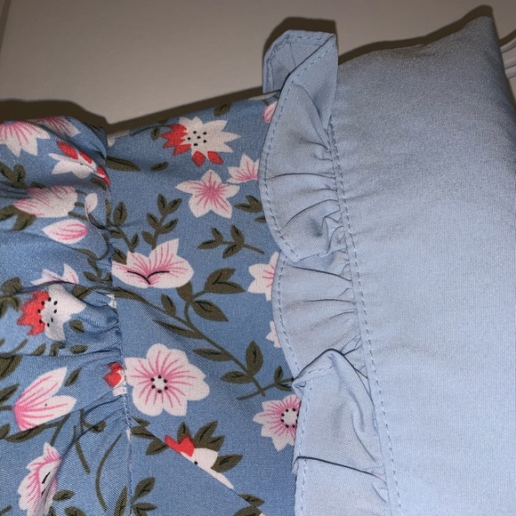 Puff sleeves blue floral printed top, fit <53kg (I am 51kg in the picture above) - Picture 5 of 7